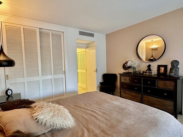 Apartment for Sale in The Golden Mile, Malaga 21