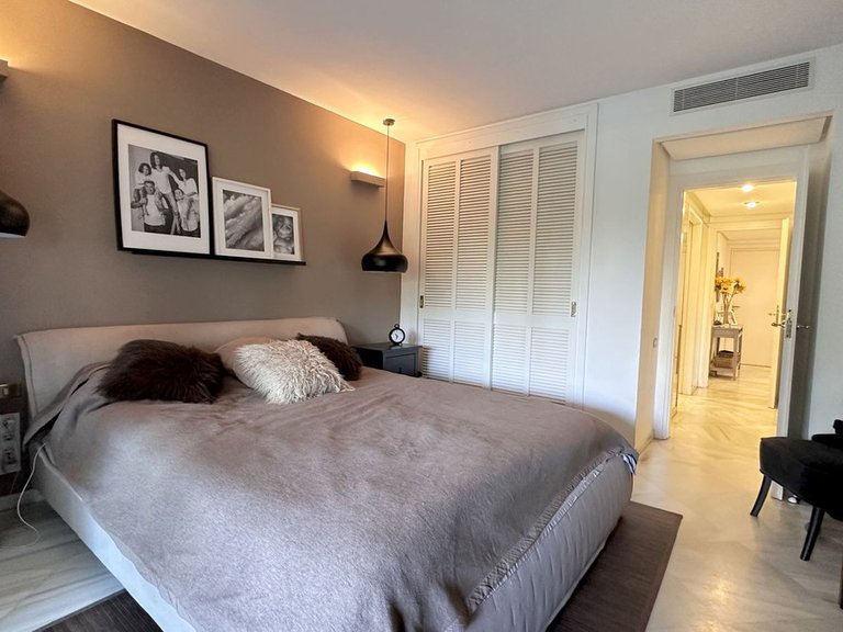 Apartment for Sale in The Golden Mile, Malaga 22