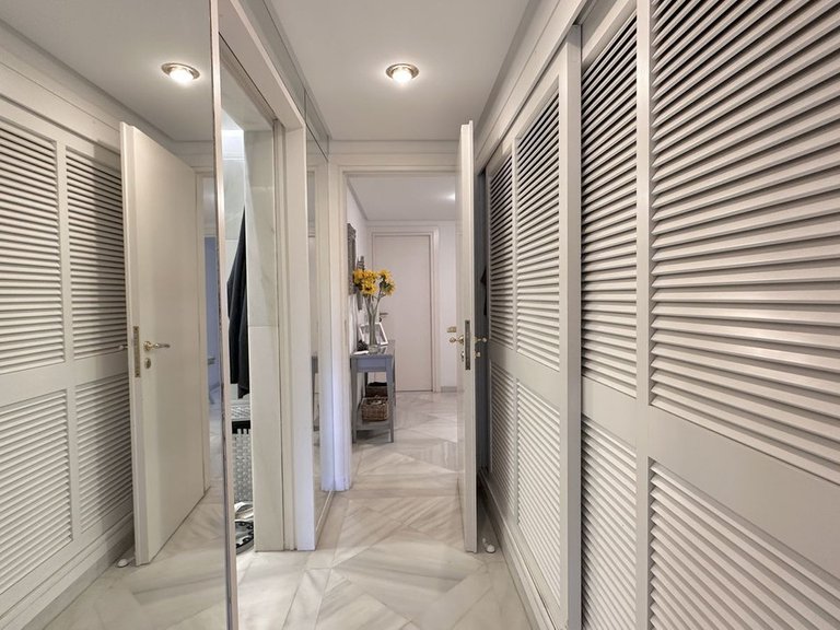 Apartment for Sale in The Golden Mile, Malaga 23