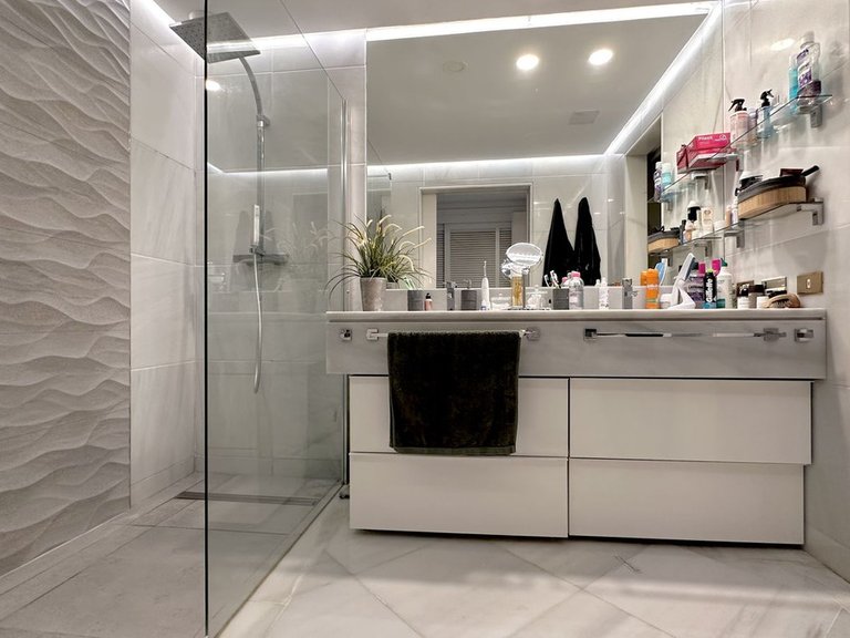 Apartment for Sale in The Golden Mile, Malaga 24