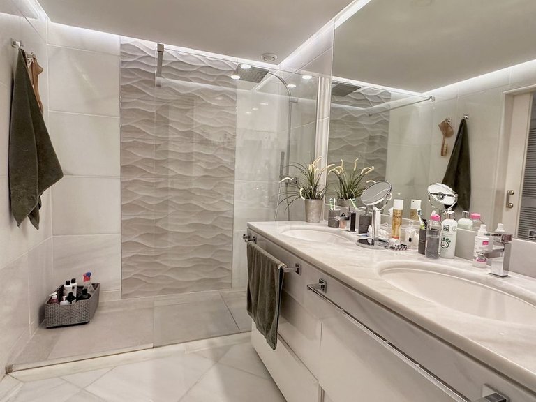 Apartment for Sale in The Golden Mile, Malaga 25