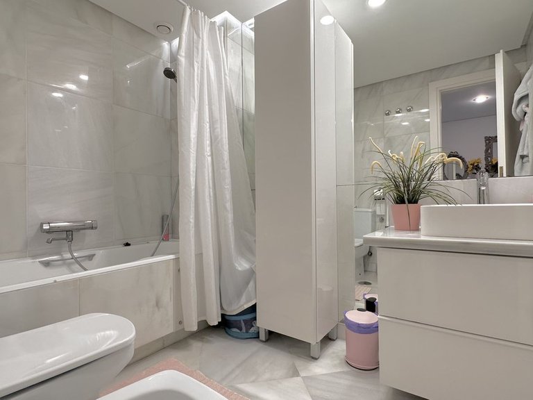 Apartment for Sale in The Golden Mile, Malaga 31