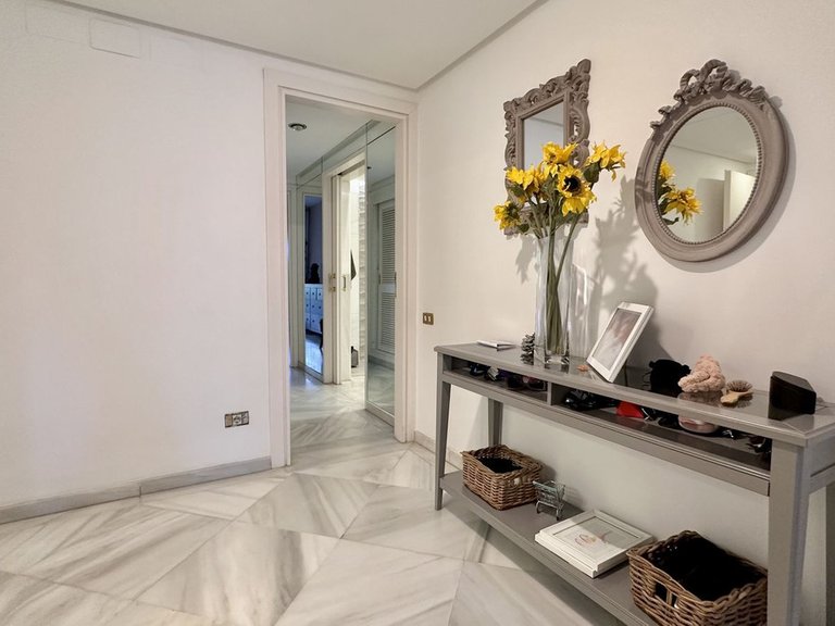 Apartment for Sale in The Golden Mile, Malaga 33