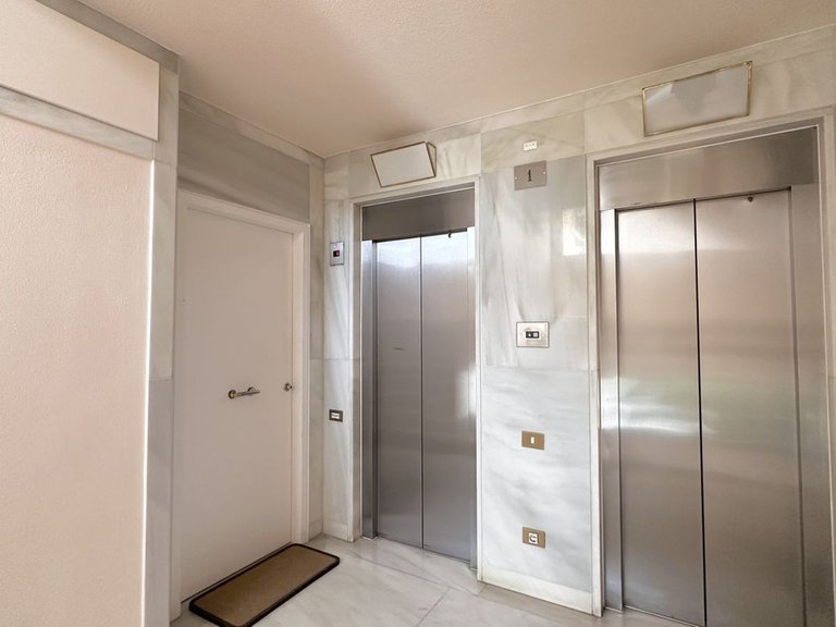 Apartment for Sale in The Golden Mile, Malaga 34