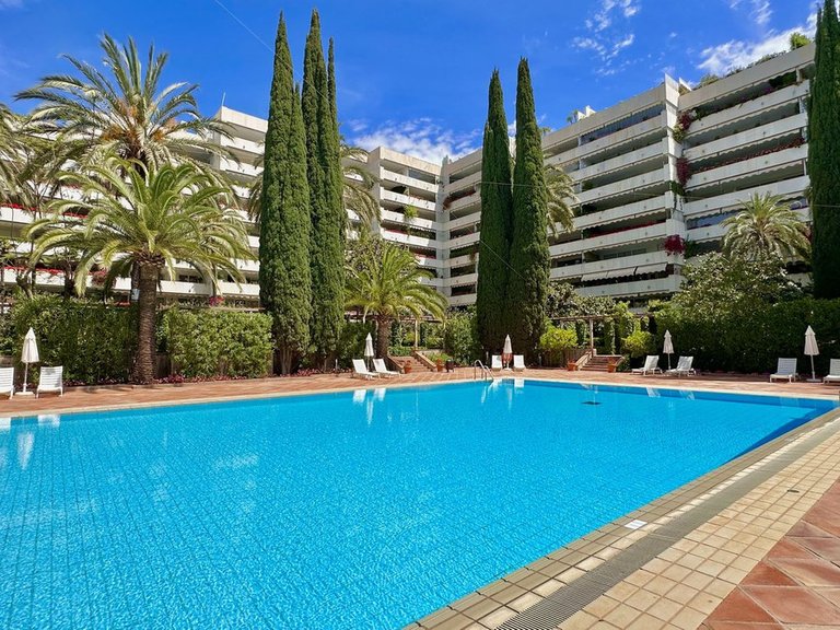 Apartment for Sale in The Golden Mile, Malaga 37