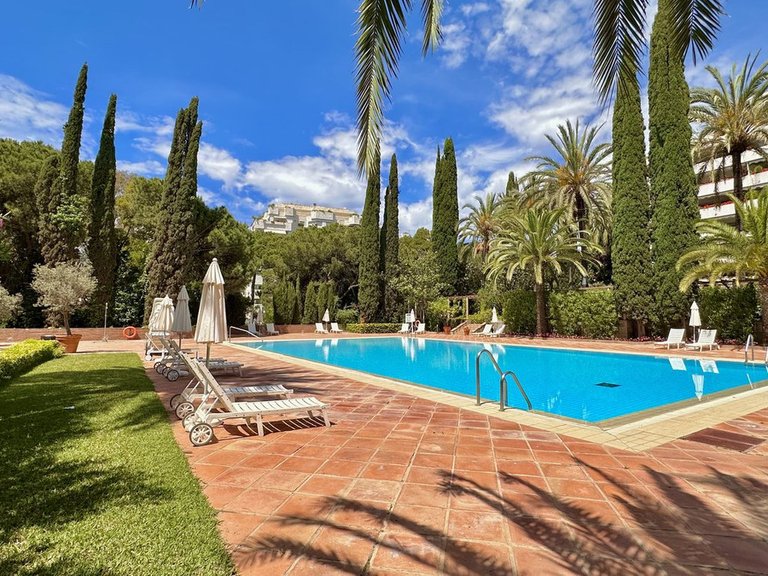 Apartment for Sale in The Golden Mile, Malaga 38