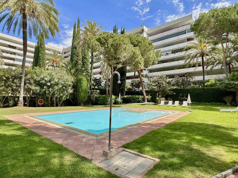 Apartment for Sale in The Golden Mile, Malaga 40