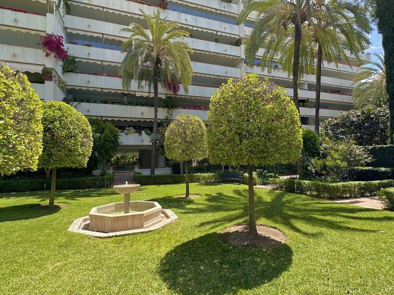 Apartment for Sale in The Golden Mile, Malaga 43