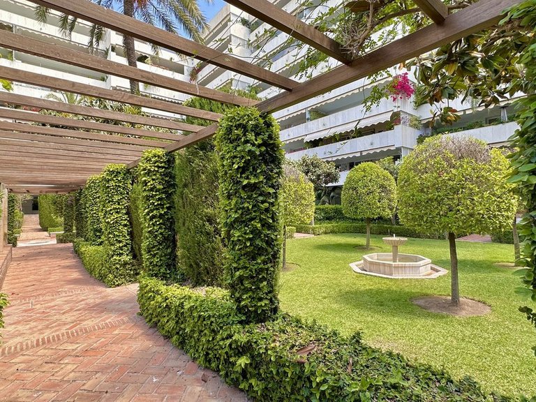 Apartment for Sale in The Golden Mile, Malaga 45