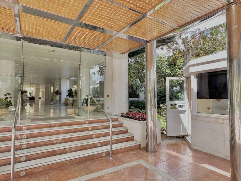 Apartment for Sale in The Golden Mile, Malaga 47