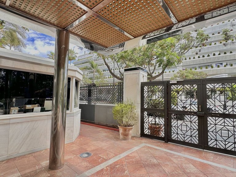 Apartment for Sale in The Golden Mile, Malaga 48