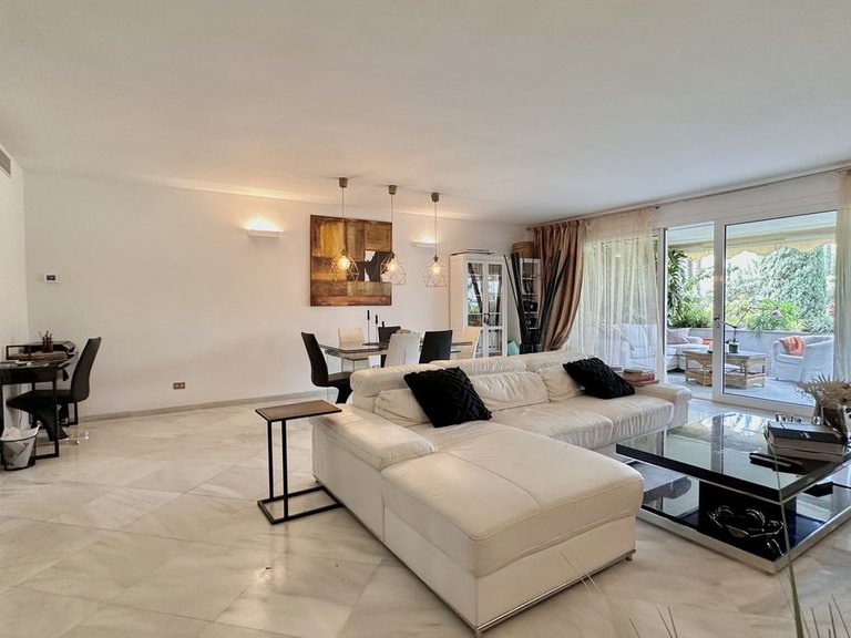 Apartment for Sale in The Golden Mile, Malaga 5