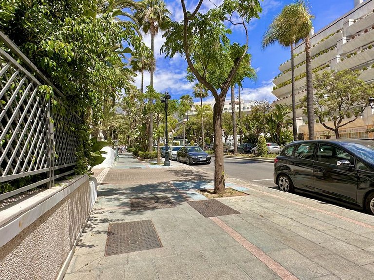 Apartment for Sale in The Golden Mile, Malaga 50