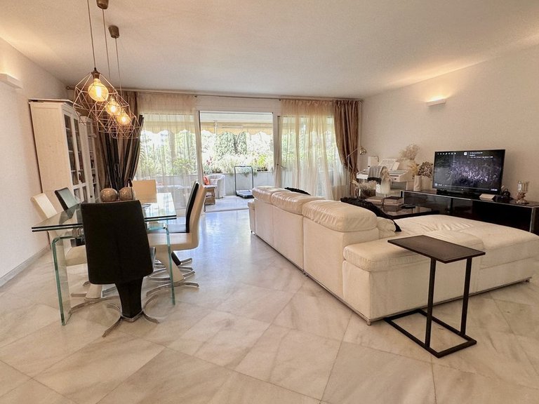 Apartment for Sale in The Golden Mile, Malaga 6