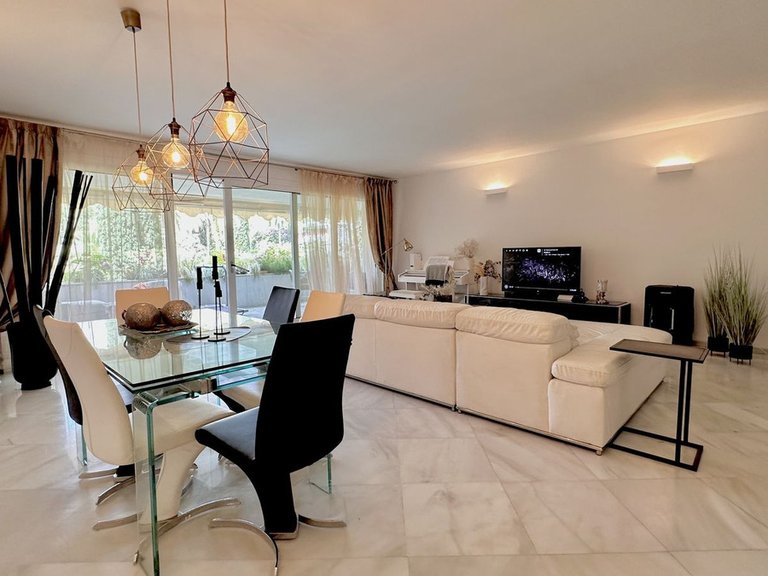Apartment for Sale in The Golden Mile, Malaga 8