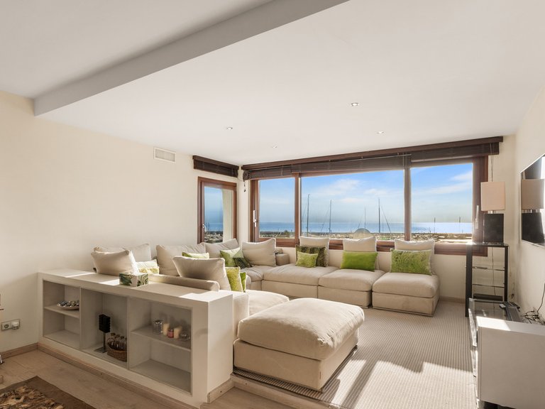 Apartment for Sale in Puerto Banús, Malaga 1
