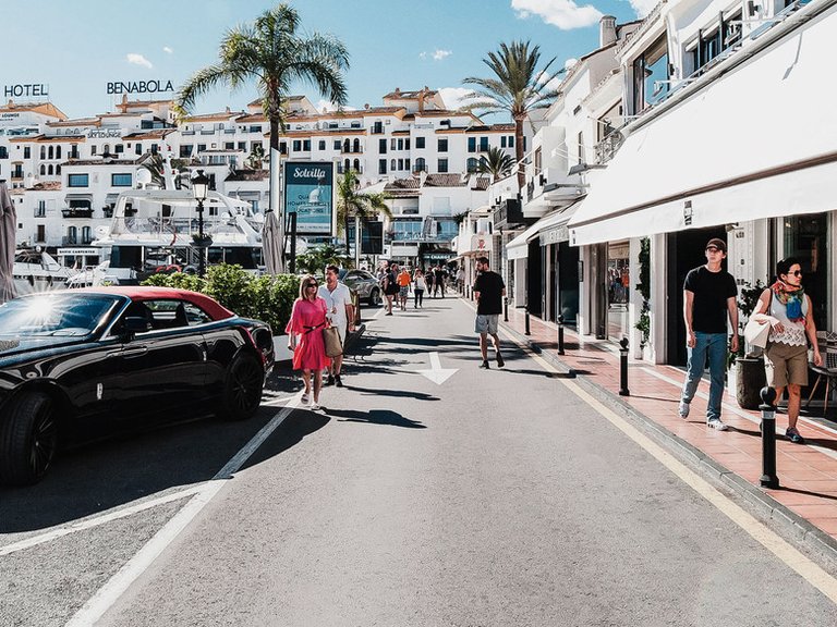Apartment for Sale in Puerto Banús, Malaga 25