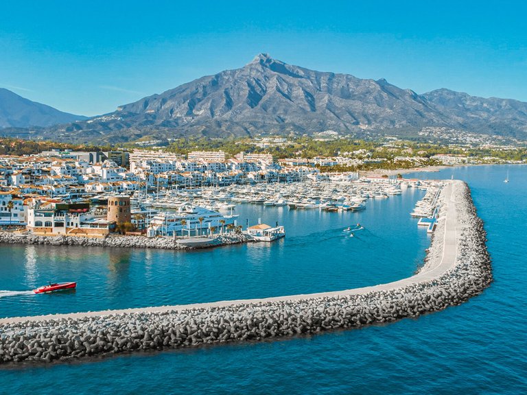 Apartment for Sale in Puerto Banús, Malaga 26