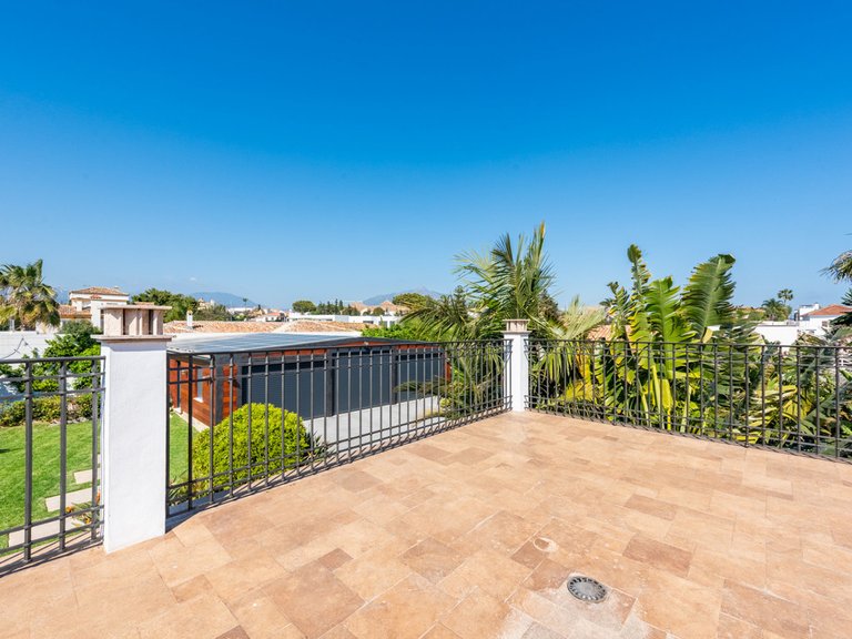 Villa for Sale in San Pedro De Alcántara, Malaga 43