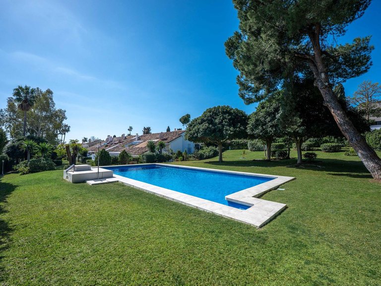 Apartment for Sale in Nueva Andalucía, Malaga 17