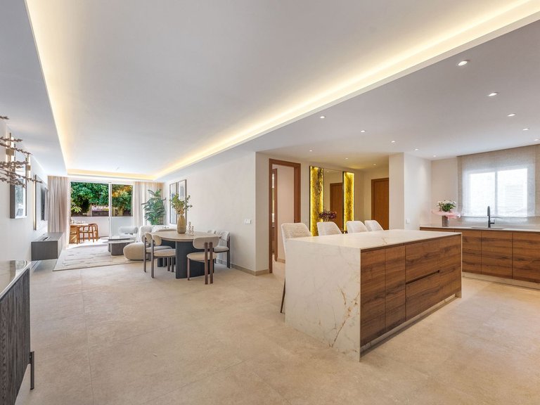 Apartment for Sale in Nueva Andalucía, Malaga 5