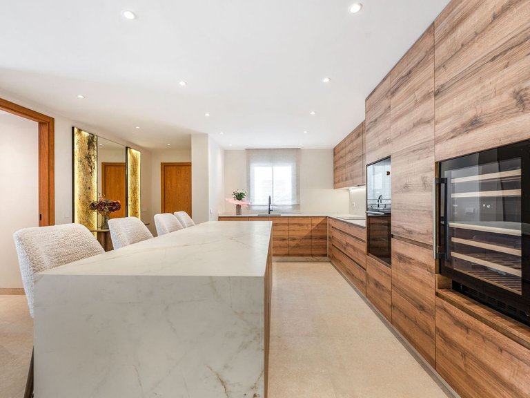Apartment for Sale in Nueva Andalucía, Malaga 6