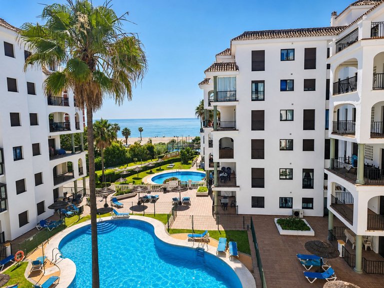 Villa for Sale in La Duquesa, Malaga 5