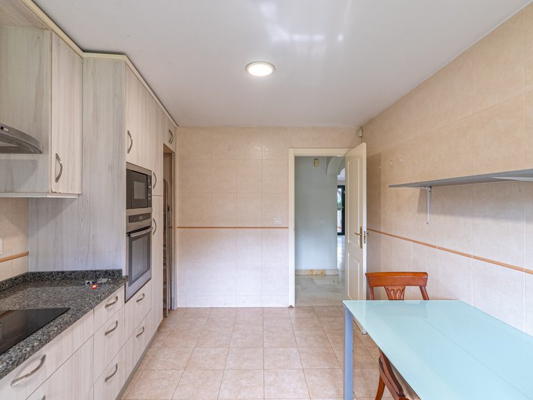Villa for Sale in Estepona, Malaga 12