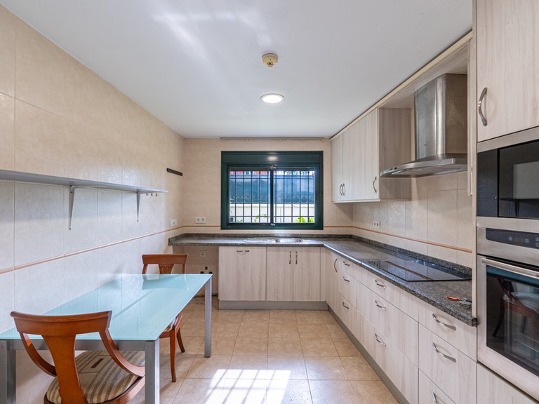 Villa for Sale in Estepona, Malaga 13