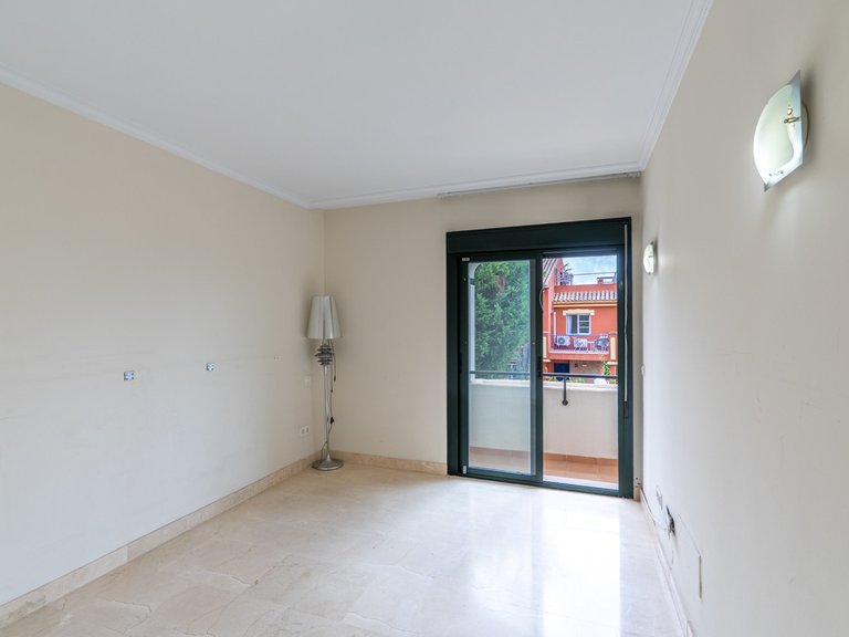 Villa for Sale in Estepona, Malaga 17