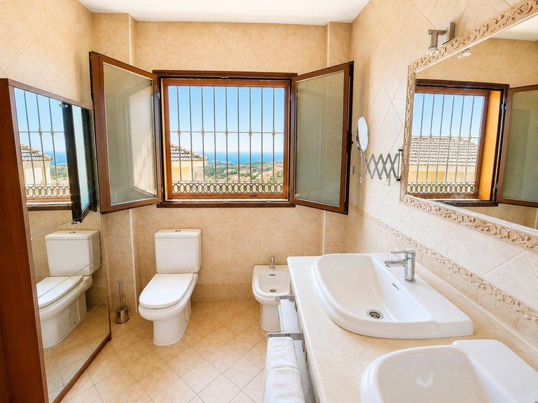 Villa for Sale in Benalmadena, Malaga 10