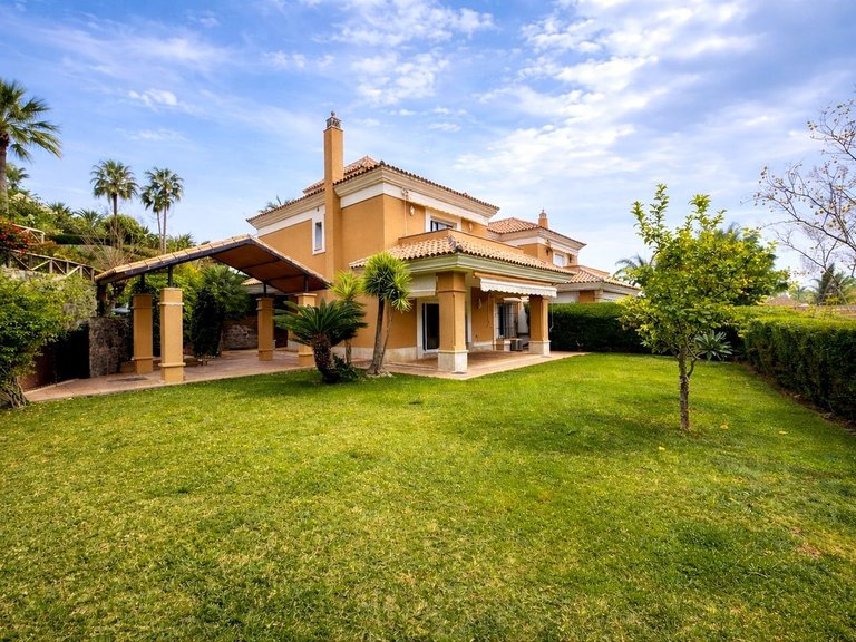 Villa for Sale in Santa Clara, Malaga 1