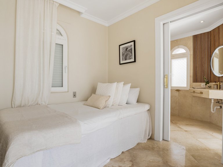 Apartment for Sale in The Golden Mile, Malaga 24