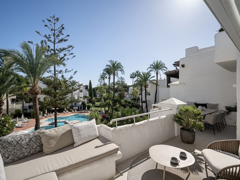 Apartment for Sale in The Golden Mile, Malaga 1