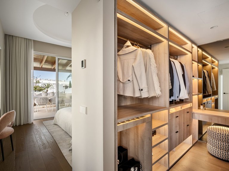 Apartment for Sale in The Golden Mile, Malaga 10