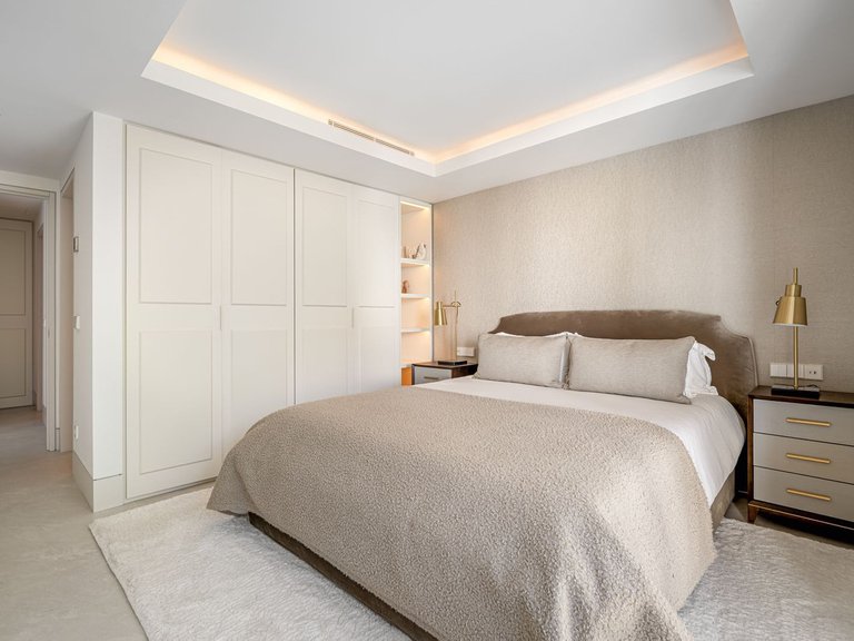Apartment for Sale in The Golden Mile, Malaga 17