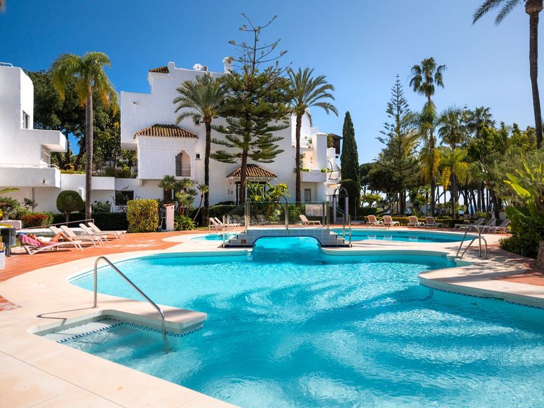 Apartment for Sale in The Golden Mile, Malaga 21