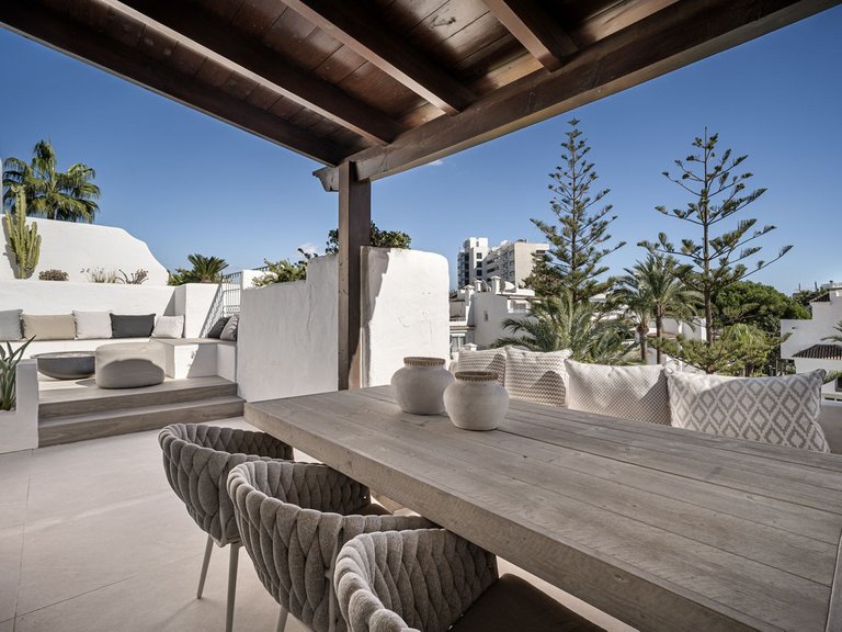 Apartment for Sale in The Golden Mile, Malaga 25