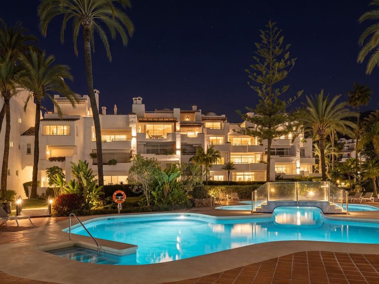 Apartment for Sale in The Golden Mile, Malaga 28