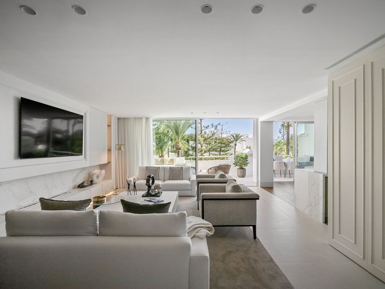 Apartment for Sale in The Golden Mile, Malaga 4