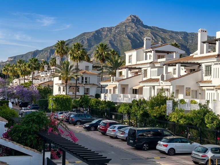 Villa for Sale in Nueva Andalucía, Malaga 5