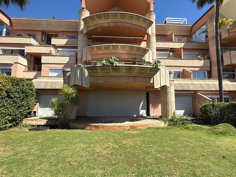 Apartment for Sale in Nueva Andalucía, Malaga 2