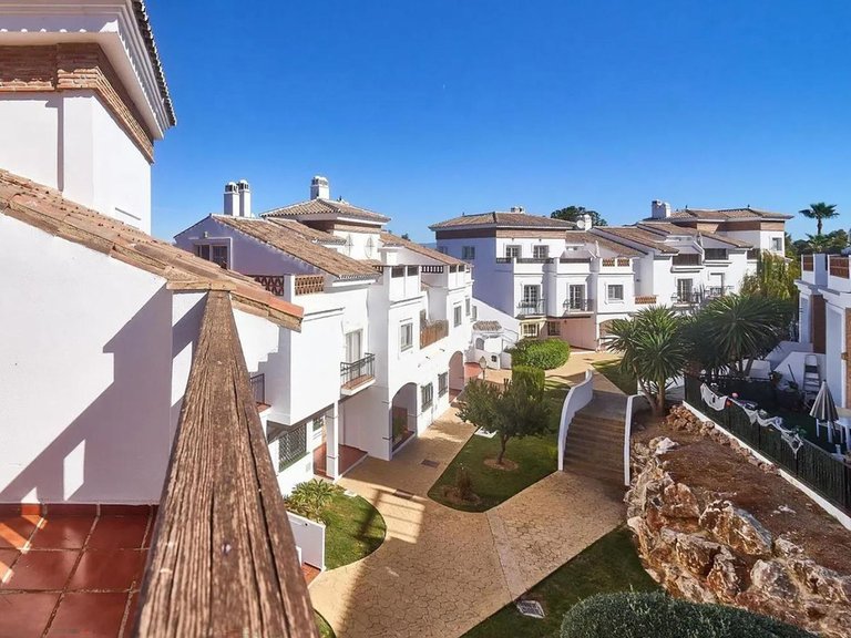 Villa for Sale in Lauro Golf, Malaga 11