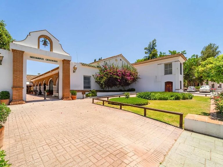 Villa for Sale in Lauro Golf, Malaga 16