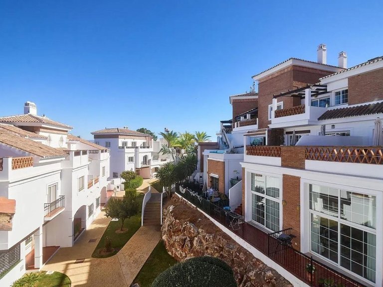 Villa for Sale in Lauro Golf, Malaga 17