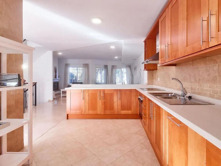 Villa for Sale in Lauro Golf, Malaga 8