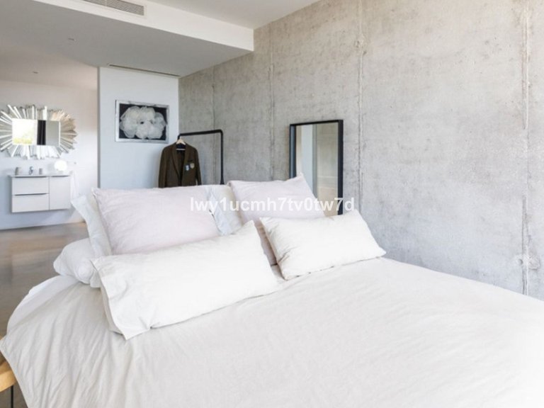 Villa for Sale in Benalmadena, Malaga 11
