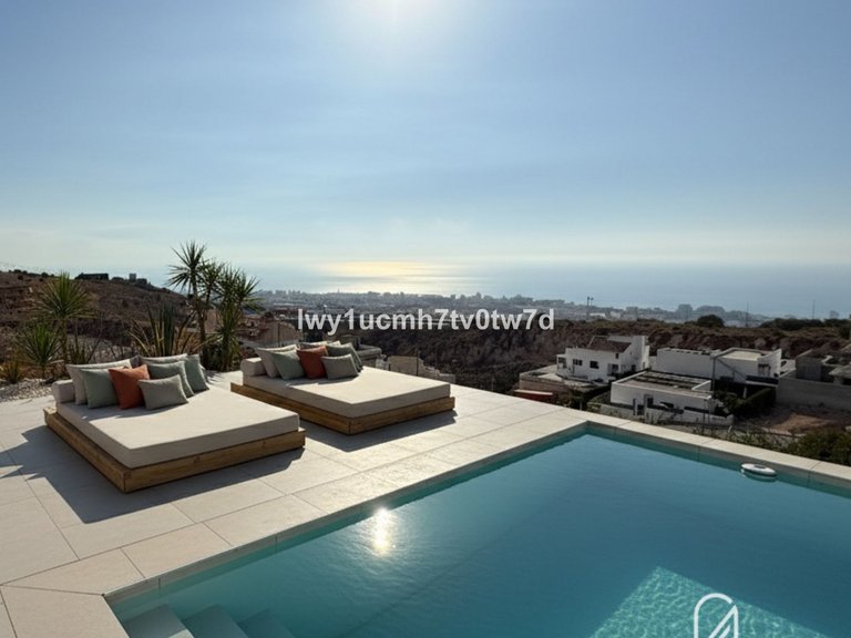 Villa for Sale in Benalmadena, Malaga 4
