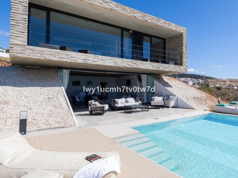 Villa for Sale in Benalmadena, Malaga 7