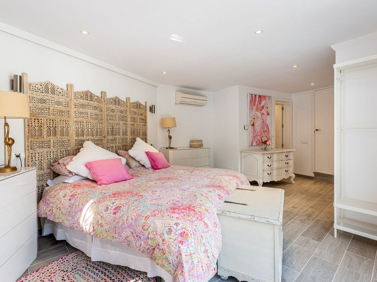 Villa for Sale in Benahavís, Malaga 16